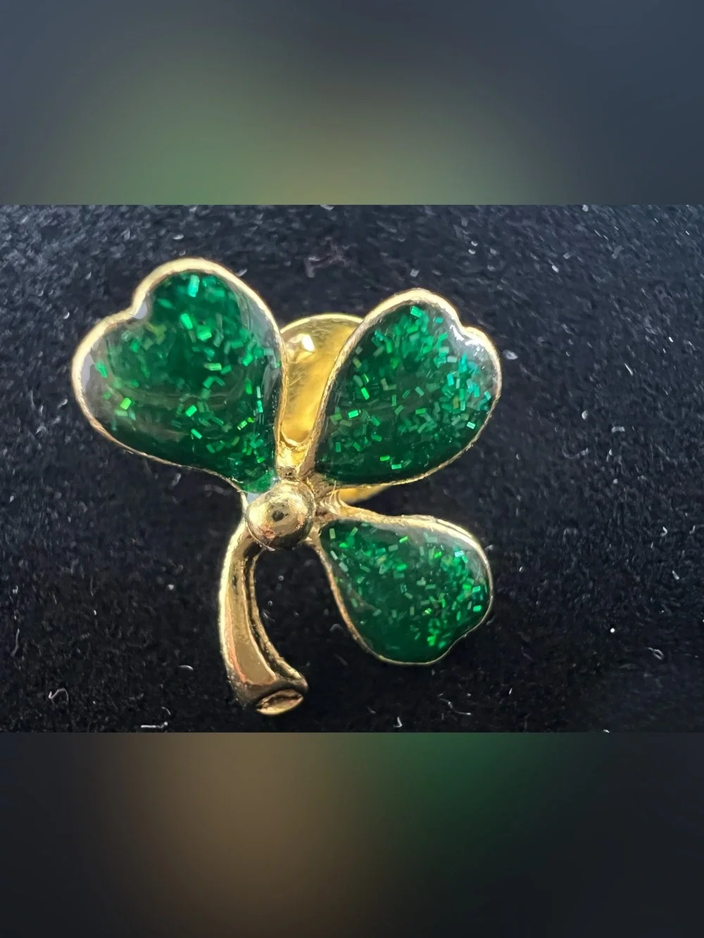 Brand New-Shamrock Lapel Pin